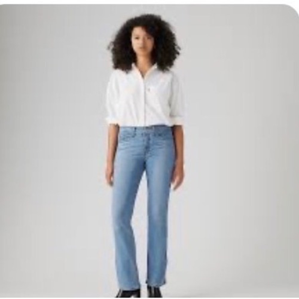 Levi's 315 Shaping Bootcut Women's Jeans Light Wash Size 33‎